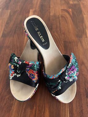 Anne Klein iFlex Women's Floral Slides Black Multicolor Open Toe Wedge - Size 8M